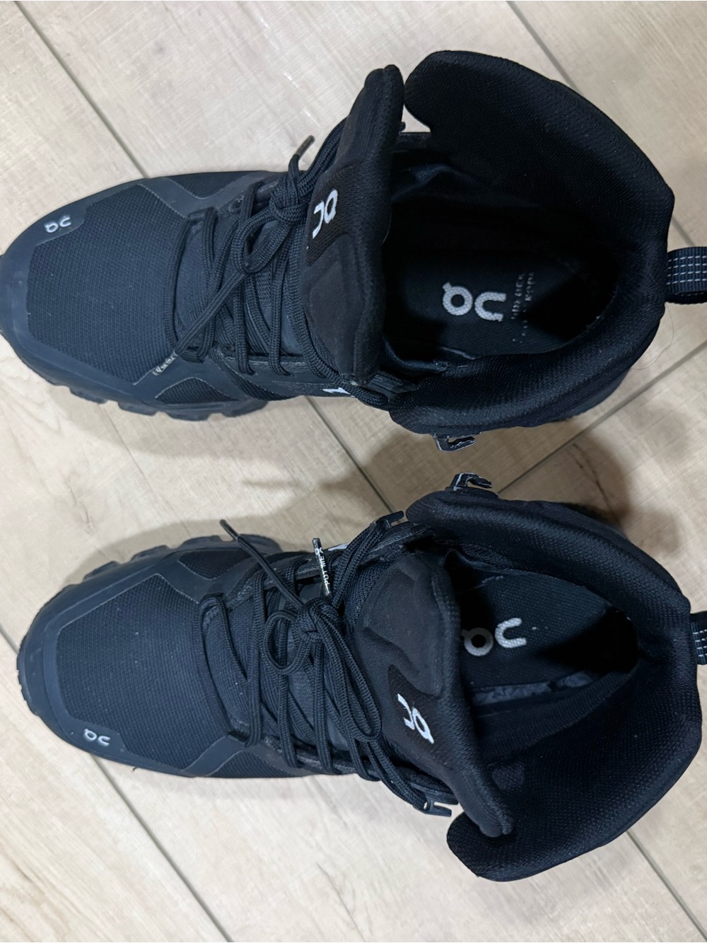 On Cloud Running Cloudrock Women’s Mid Waterproof Hiking Boot Shoes Black 8